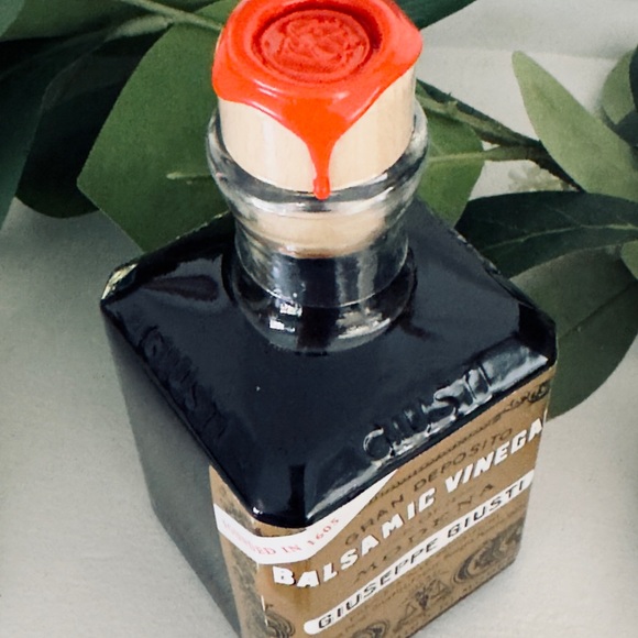 Giuseppe Gran Deposito Modena Italian Balsamic Vinegar Giuseppe Giusti 8.4 oz - Picture 2 of 8